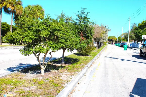 $1,900 | 17101 Northwest 57th Avenue, Unit 319, Miami Gardens, FL 33055