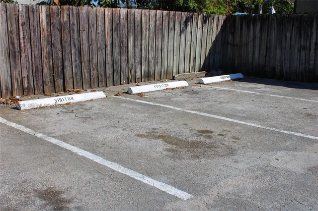 $1,900 | 17101 Northwest 57th Avenue, Unit 319, Miami Gardens, FL 33055