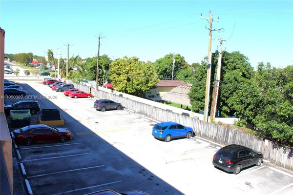 $1,900 | 17101 Northwest 57th Avenue, Unit 319, Miami Gardens, FL 33055