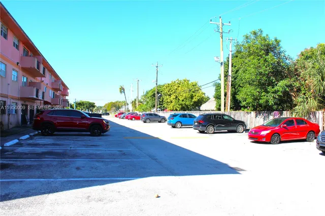 $1,900 | 17101 Northwest 57th Avenue, Unit 319, Miami Gardens, FL 33055