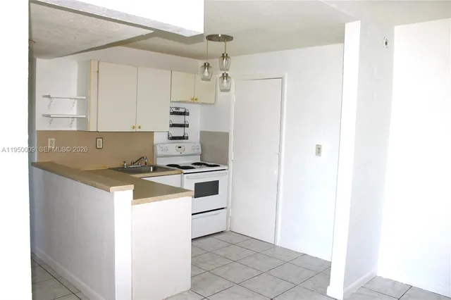 $1,900 | 17101 Northwest 57th Avenue, Unit 319, Miami Gardens, FL 33055