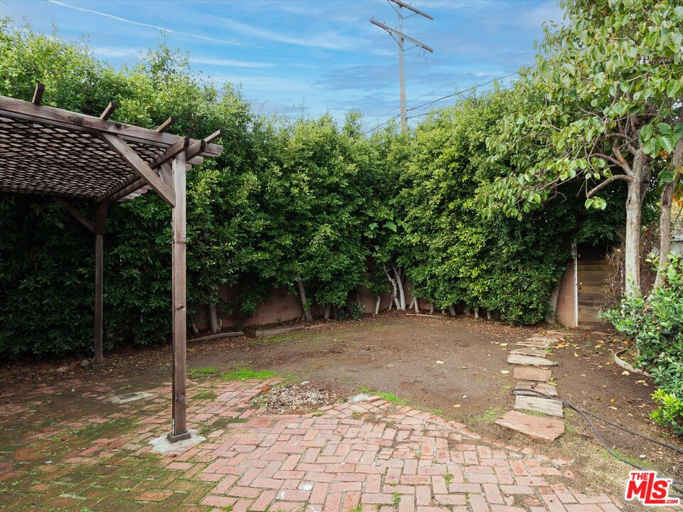 11729 Tennessee Avenue Los Angeles, CA 90064 - Photo 15 of 15 a backyard of a house with lots of green space