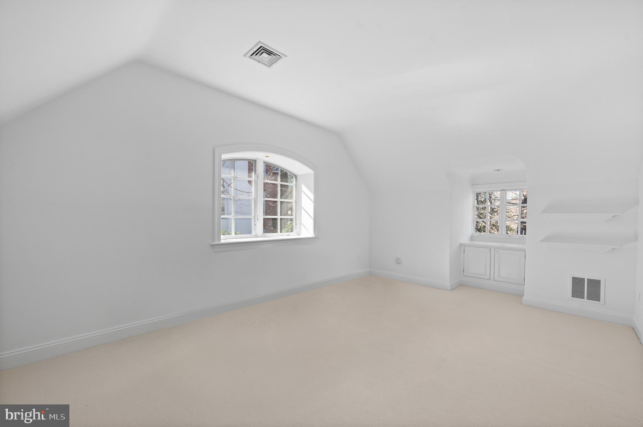 599 Longchamps Drive Wayne, PA 19087 - Photo 30 of 35 an empty room with windows