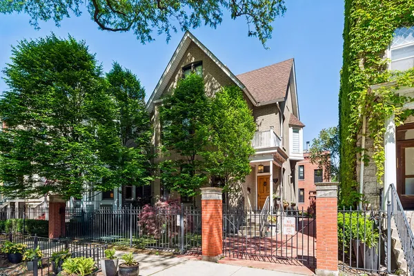 $1,995,000 | 3139 North Clifton Avenue, Chicago, IL 60657