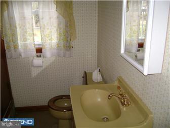 19 Shirley Road Hatboro, PA 19040 - Photo 9 of 12 Bathroom