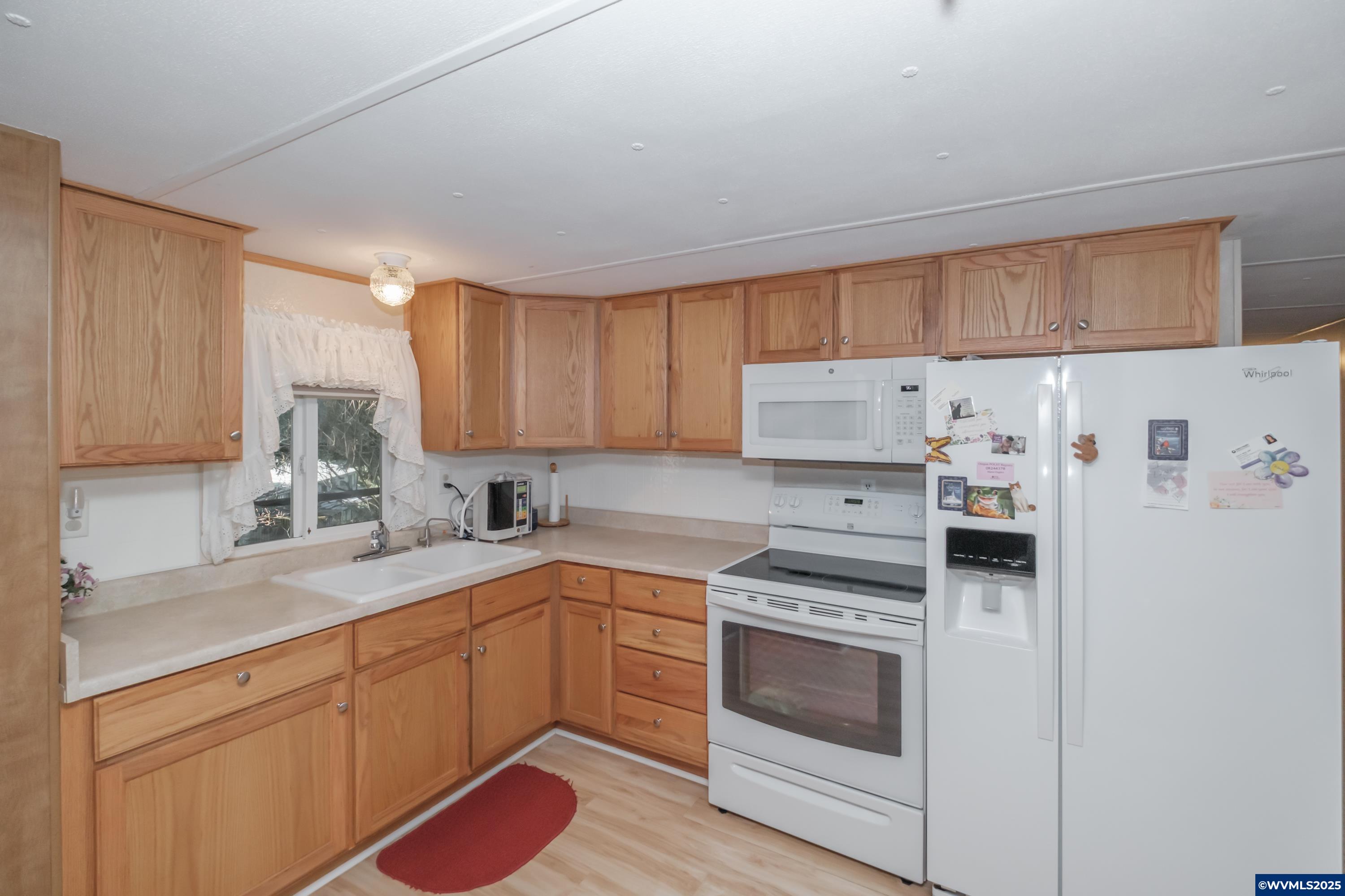 434 Rees Hill Road Southeast Salem, OR 97306 - Photo 26 of 35 a kitchen with a white cabinets and white appliances