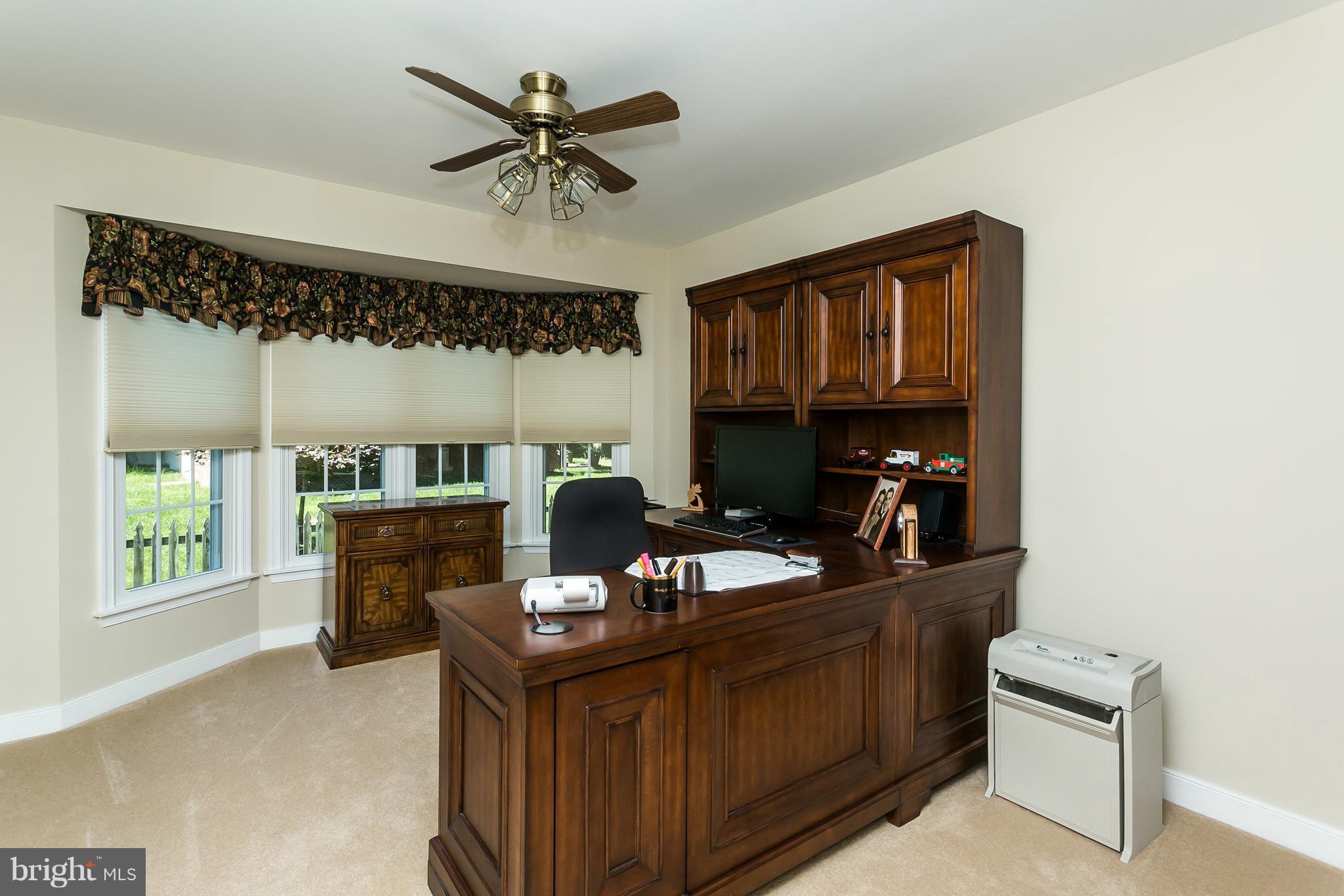 9111 Gardenia Road Baltimore, MD 21236 - Photo 4 of 30 a work room with furniture