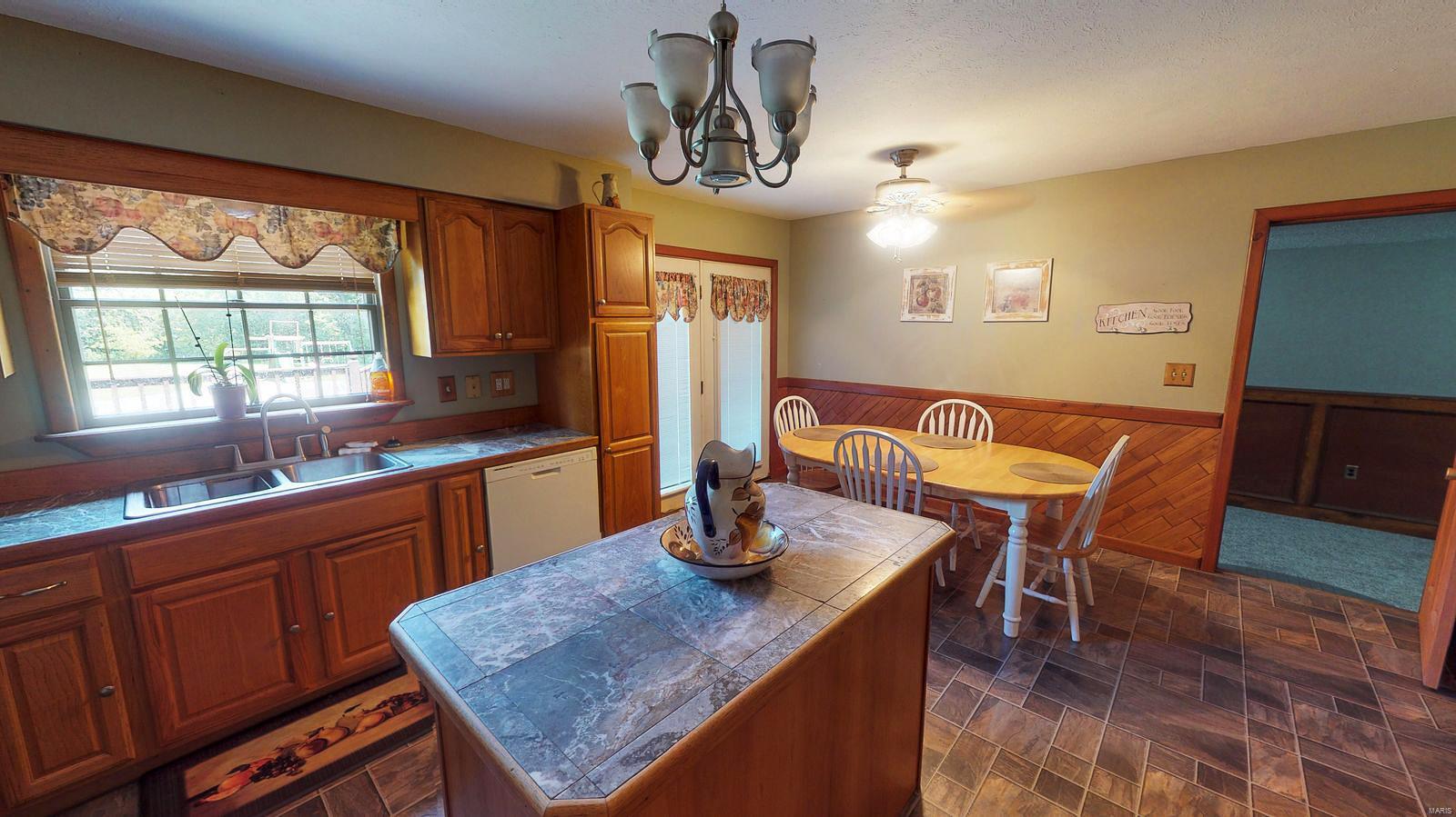 9348 Walker Road Shipman, IL 62685 - Photo 11 of 55