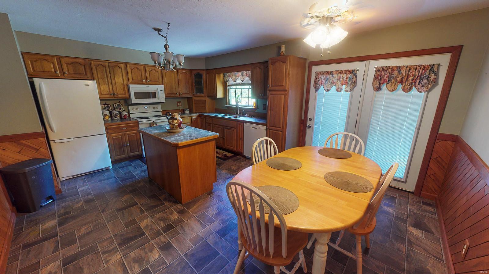 9348 Walker Road Shipman, IL 62685 - Photo 10 of 55