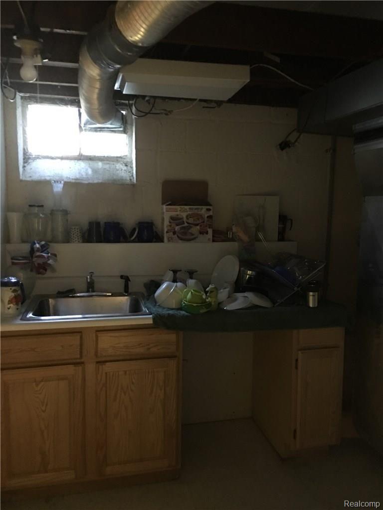 13111 Rosedale Street Southgate, MI 48195 - Photo 18 of 30 2016-08-02 17.23