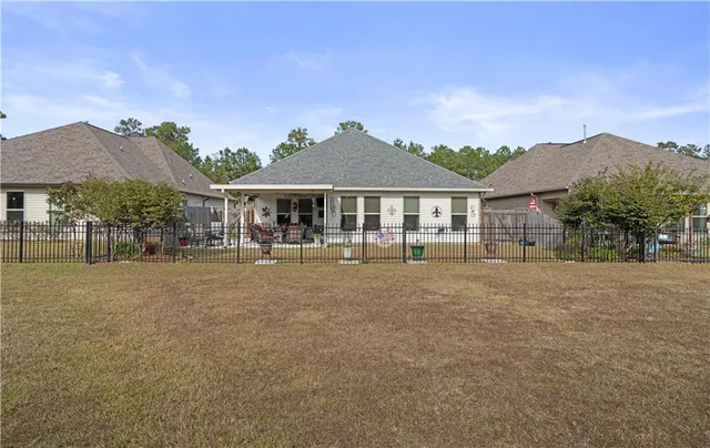 $330,000 | 506 Terrace Lake Drive, Covington, LA 70435