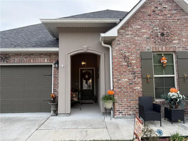 $330,000 | 506 Terrace Lake Drive, Covington, LA 70435