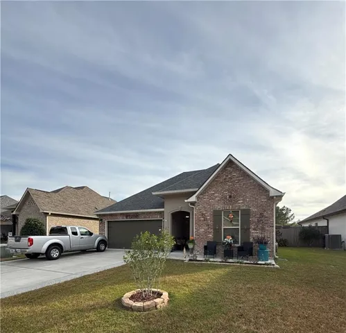 $330,000 | 506 Terrace Lake Drive, Covington, LA 70435