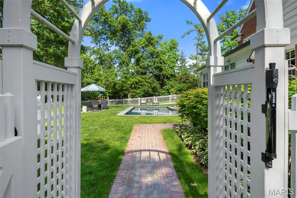 5 Ridgewood Road Ladue, MO 63124 - Photo 25 of 34