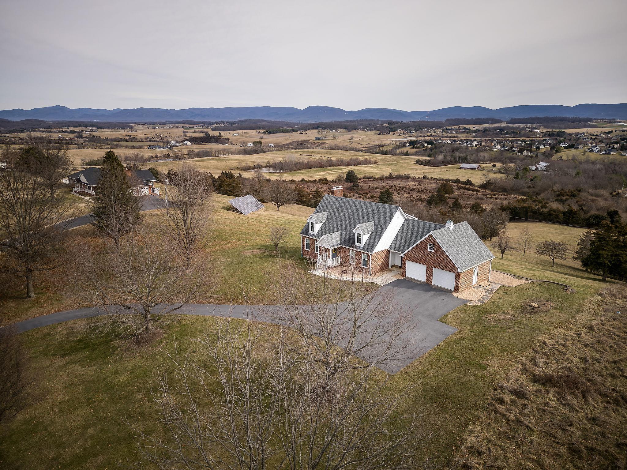 441 Barrenridge Road Fishersville, VA 22939 - Photo 4 of 71 a view of a terrace with a city view