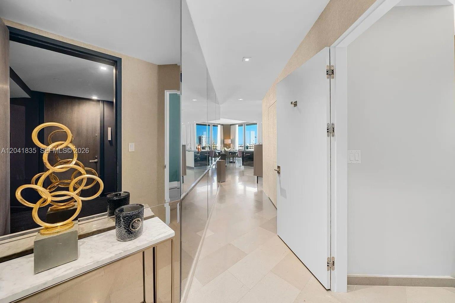 88 Southwest 7th Street, Unit 1212 Miami, FL 33130 - Photo 5 of 20