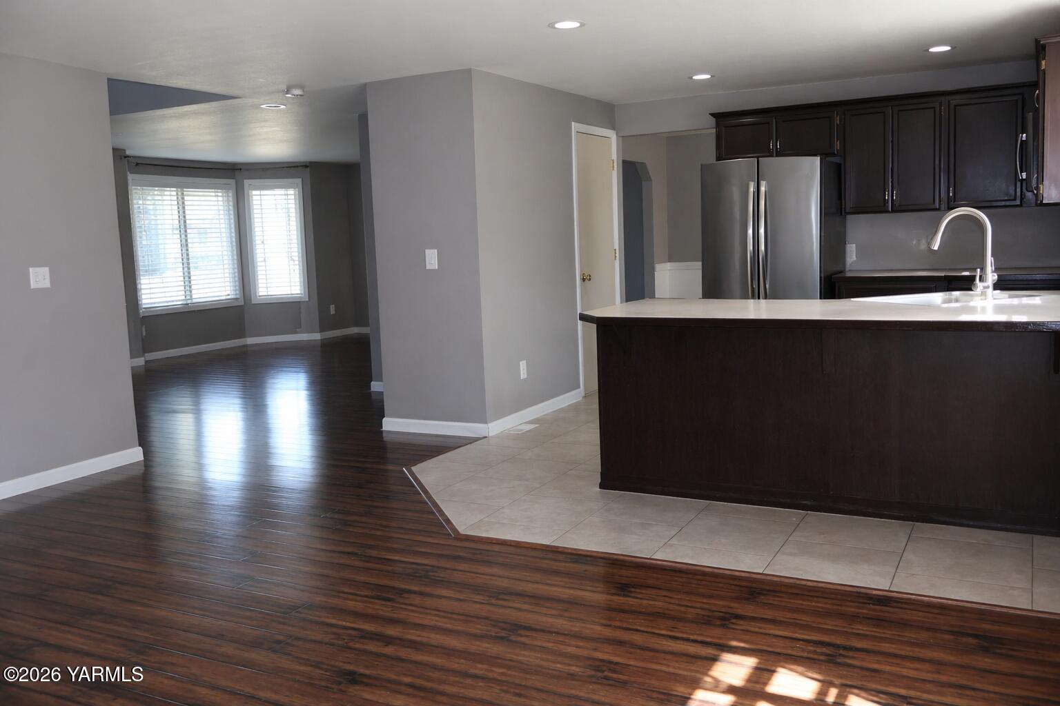 514 Cascade Avenue Moxee, WA 98936 - Photo 3 of 25 a kitchen with stainless steel appliances granite countertop a refrigerator a sink and a stove