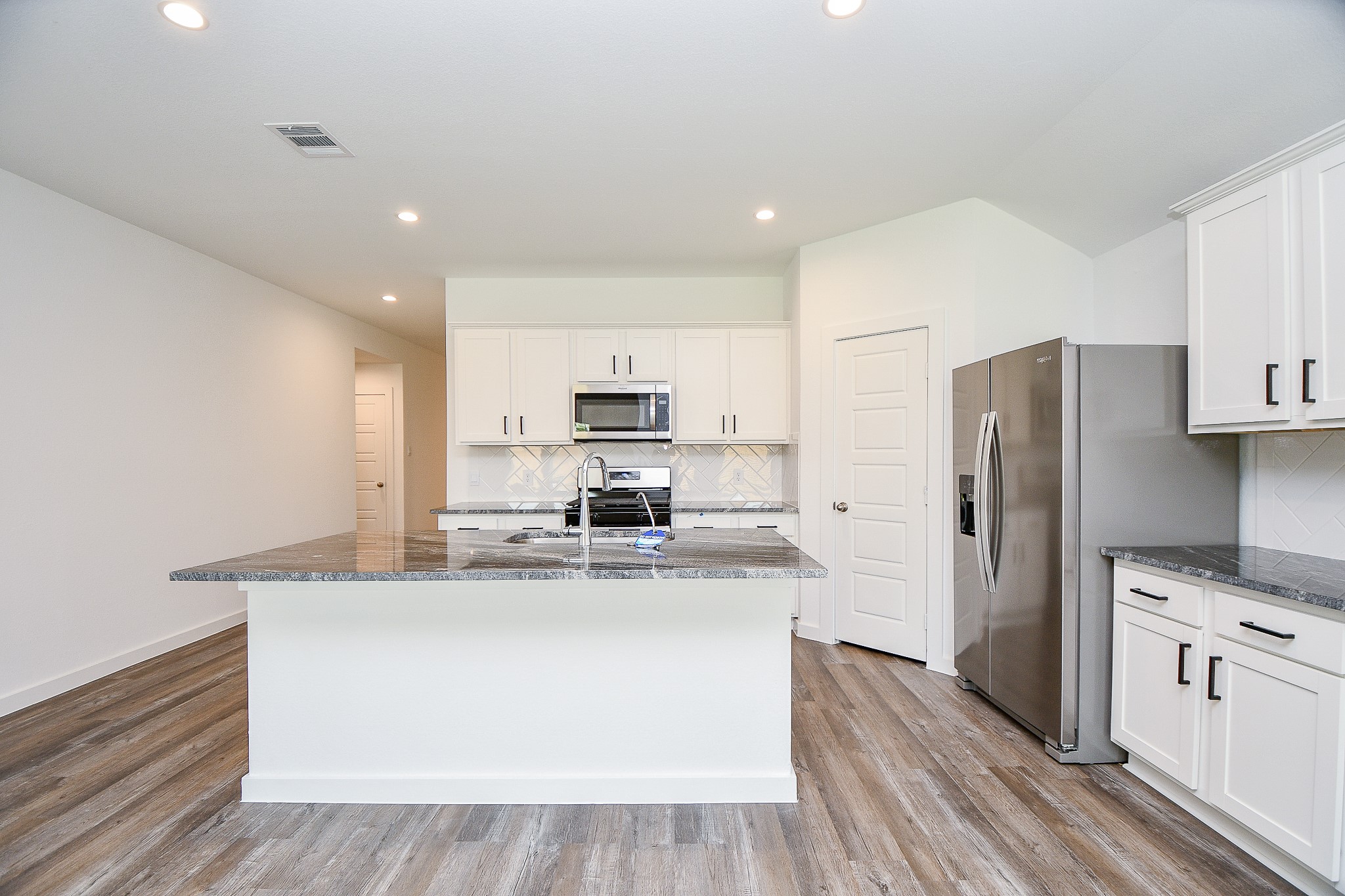1115 Yaupon Drive Rosharon, TX 77583 - Photo 8 of 32