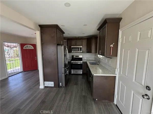 $2,800 | 6781 Jacaranda Avenue, Fontana, CA 92336
