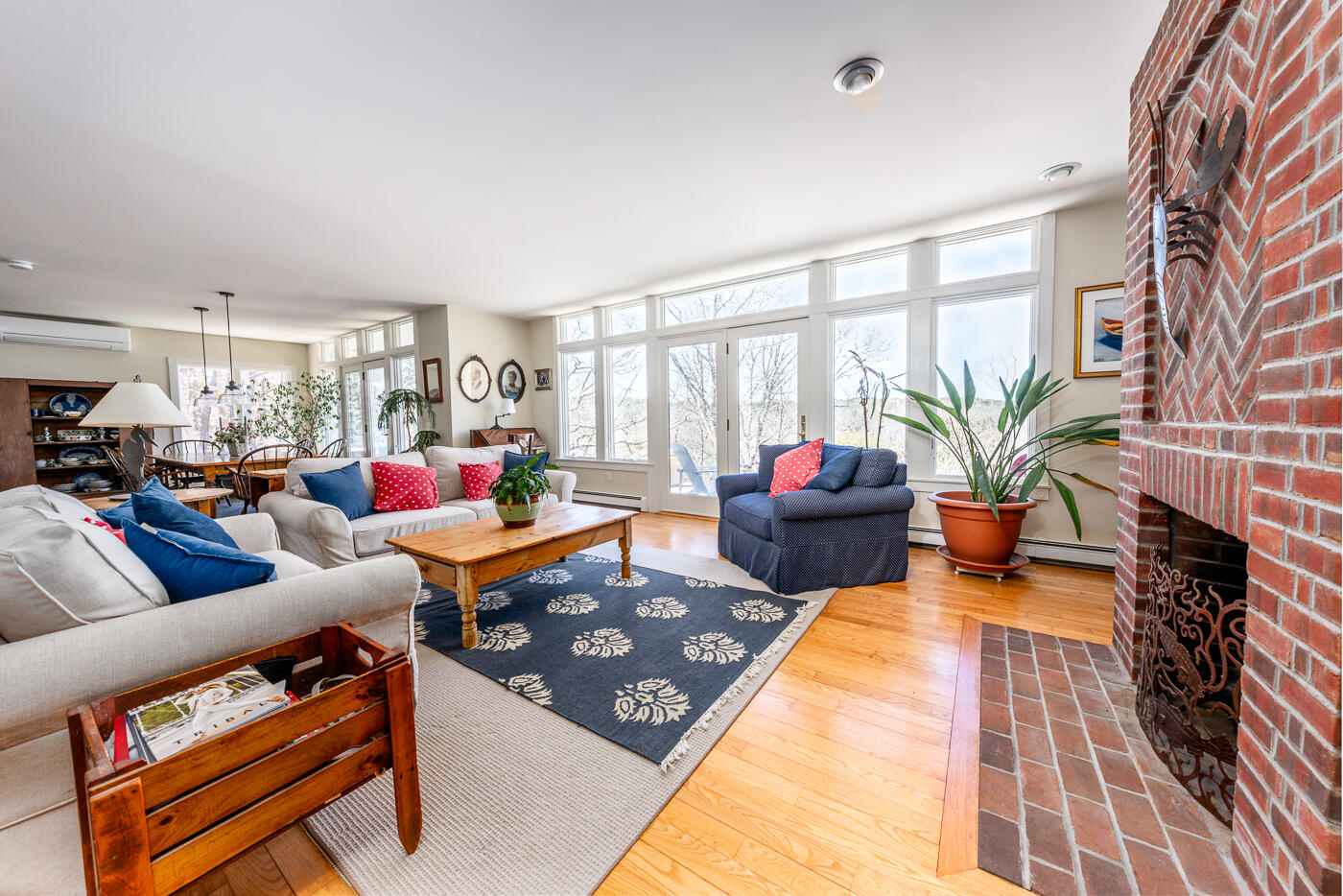 255 High Toss Road Wellfleet, MA 02667 - Photo 21 of 50 livroom2