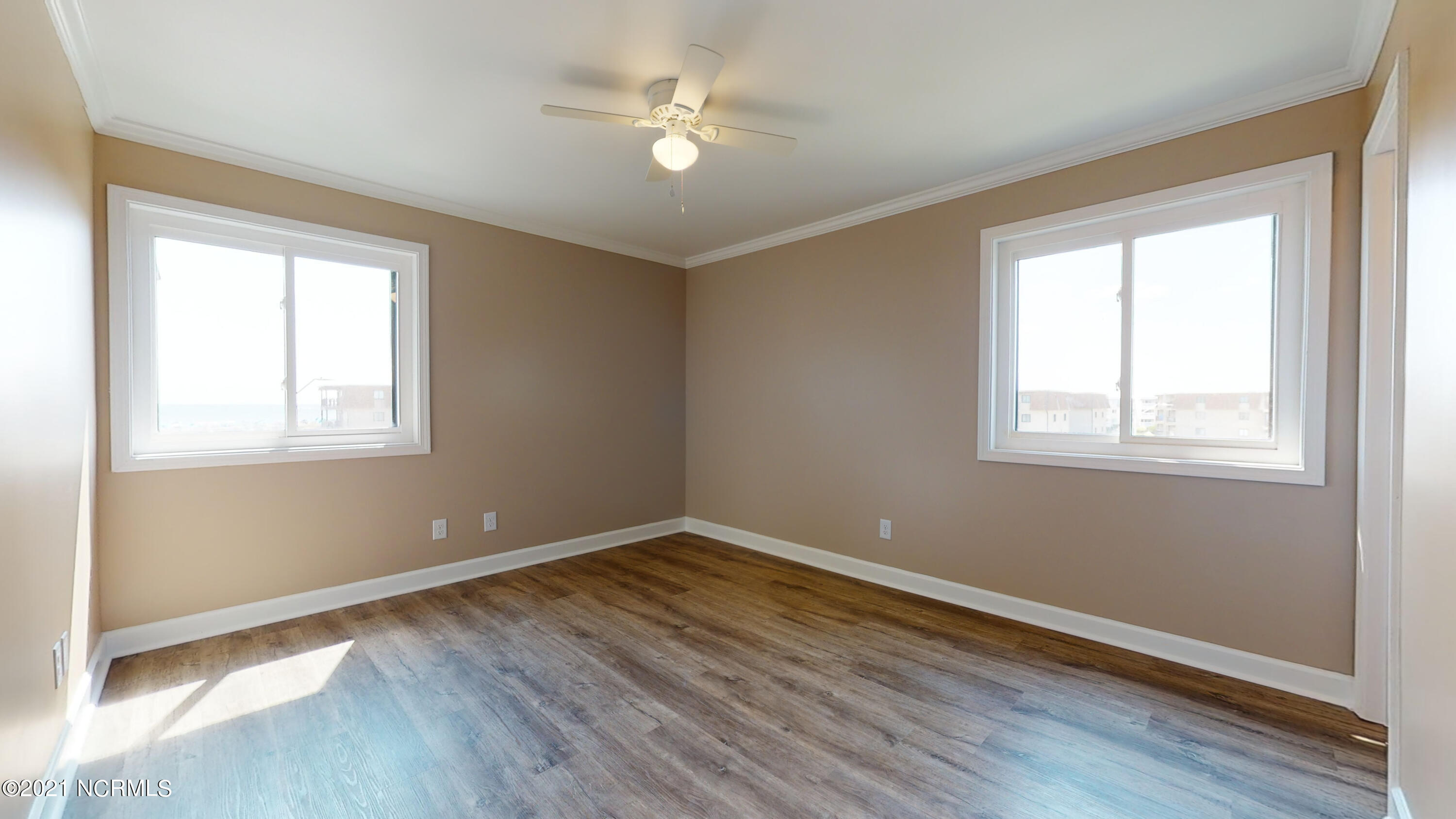 2008 East Fort Macon Road, Unit B17 Atlantic Beach, NC 28512 - Photo 12 of 60 Principal Bedroom