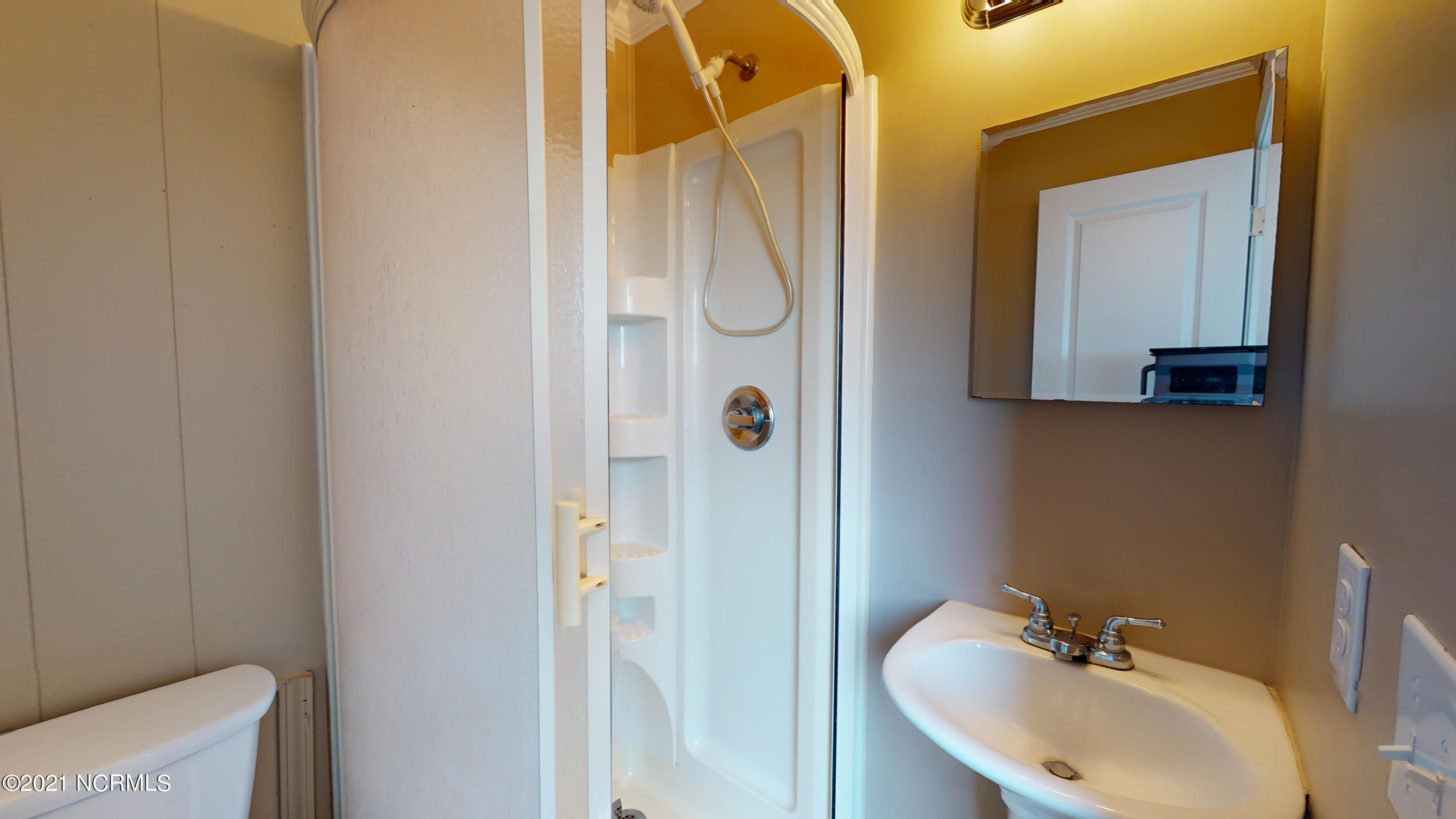 2008 East Fort Macon Road, Unit B17 Atlantic Beach, NC 28512 - Photo 14 of 60 Principal ensuite