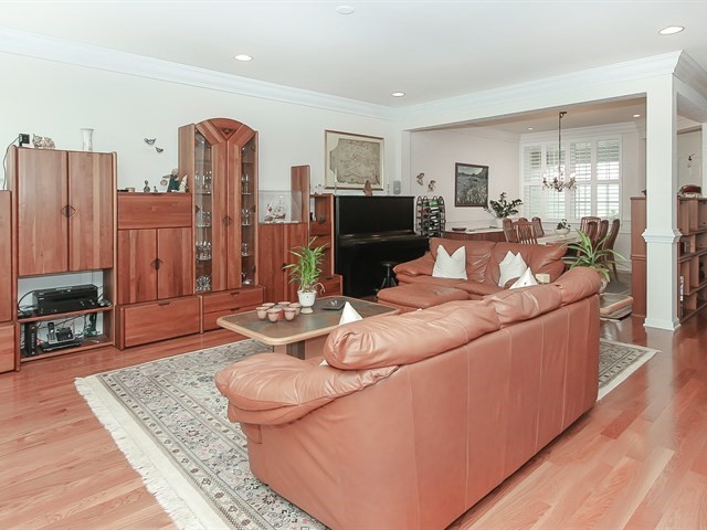 1253 Falcon Ridge Drive Elgin, IL 60124 - Photo 4 of 22
