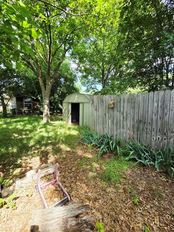 722 South Church Street Pilot Point, TX 76258 - Photo 29 of 37 a backyard of a house with lots of green space