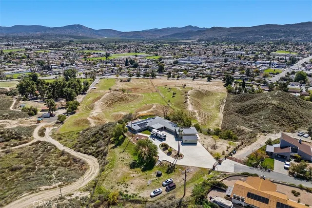 $999,999 | 300 Anderson Drive, Hemet, CA 92544