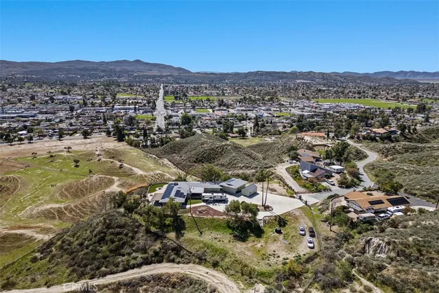 $999,999 | 300 Anderson Drive, Hemet, CA 92544