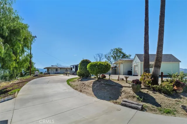 $999,999 | 300 Anderson Drive, Hemet, CA 92544