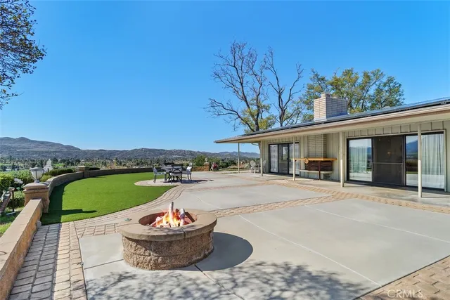 $999,999 | 300 Anderson Drive, Hemet, CA 92544