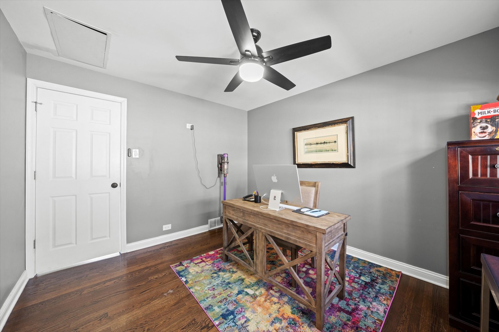 7114 West 64th Street Chicago, IL 60638 - Photo 22 of 43 a room with a table and a window