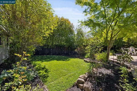 $1,995,000 | 4 Crest Road, Lafayette, CA 94549