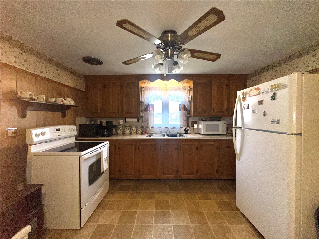 75 Kelly Street Lincoln, RI 02865 - Photo 16 of 36