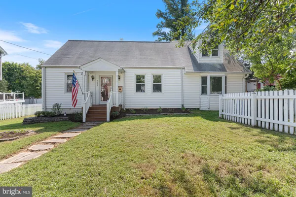 $3,278 | 4023 Poplar Street, Fairfax, VA 22030