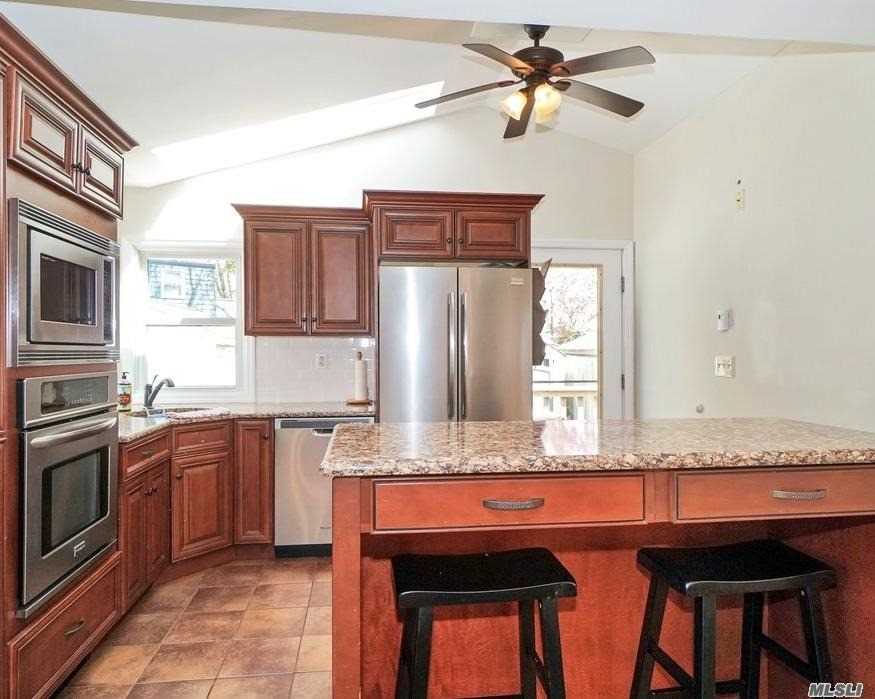 98 Shore Road Lindenhurst, NY 11757 - Photo 11 of 21 Gallery Image 11