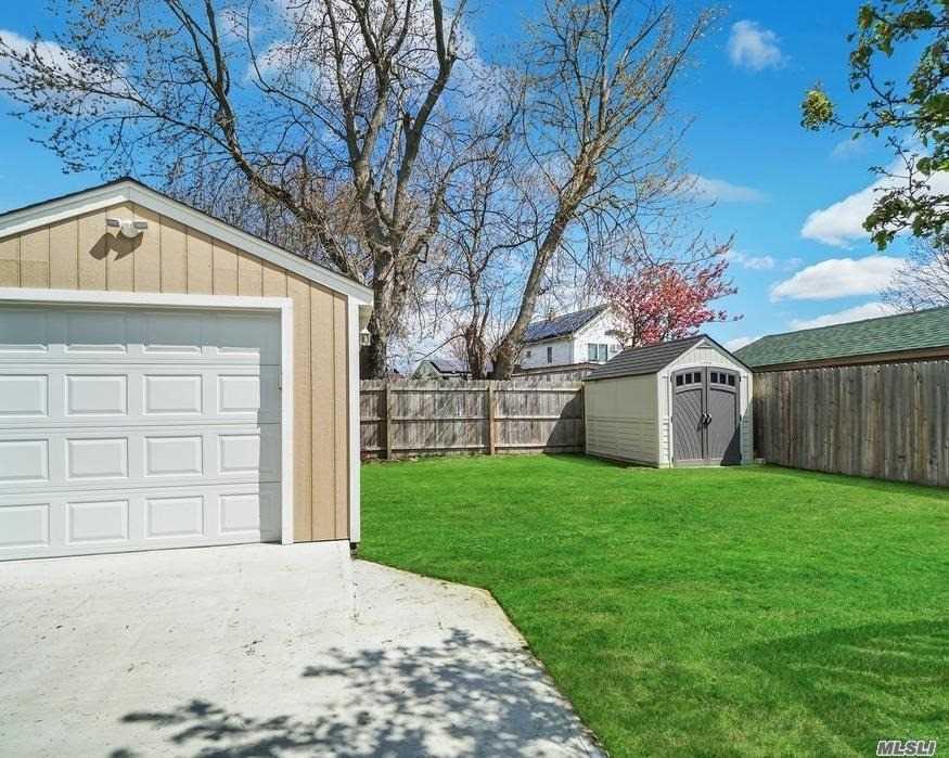 98 Shore Road Lindenhurst, NY 11757 - Photo 17 of 21 Gallery Image 17