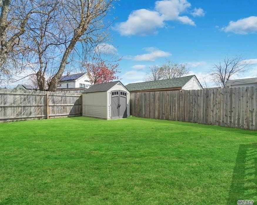 98 Shore Road Lindenhurst, NY 11757 - Photo 18 of 21 Gallery Image 18