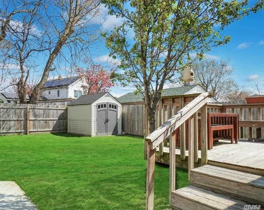 98 Shore Road Lindenhurst, NY 11757 - Photo 20 of 21 Gallery Image 20