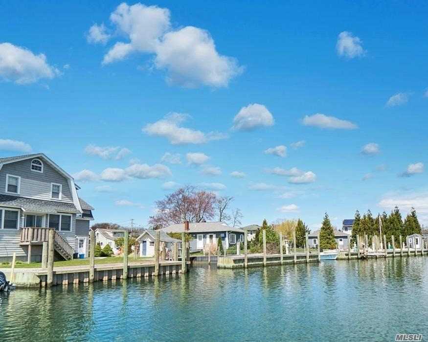 98 Shore Road Lindenhurst, NY 11757 - Photo 21 of 21 Gallery Image 21