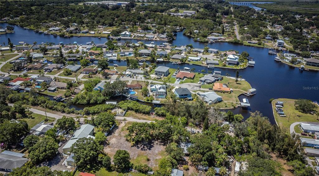 817 2nd Avenue Northwest Ruskin, FL 33570 - Photo 11 of 12 LOOKING SOUTH