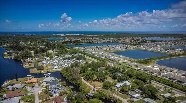 $450,000 | 817 2nd Avenue Northwest, Ruskin, FL 33570