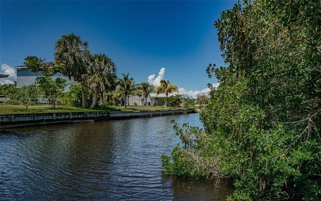 $450,000 | 817 2nd Avenue Northwest, Ruskin, FL 33570