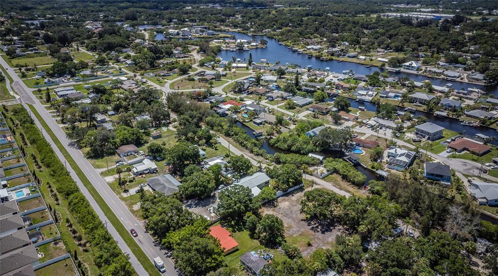 817 2nd Avenue Northwest Ruskin, FL 33570 - Photo 10 of 12 LOOKING EAST