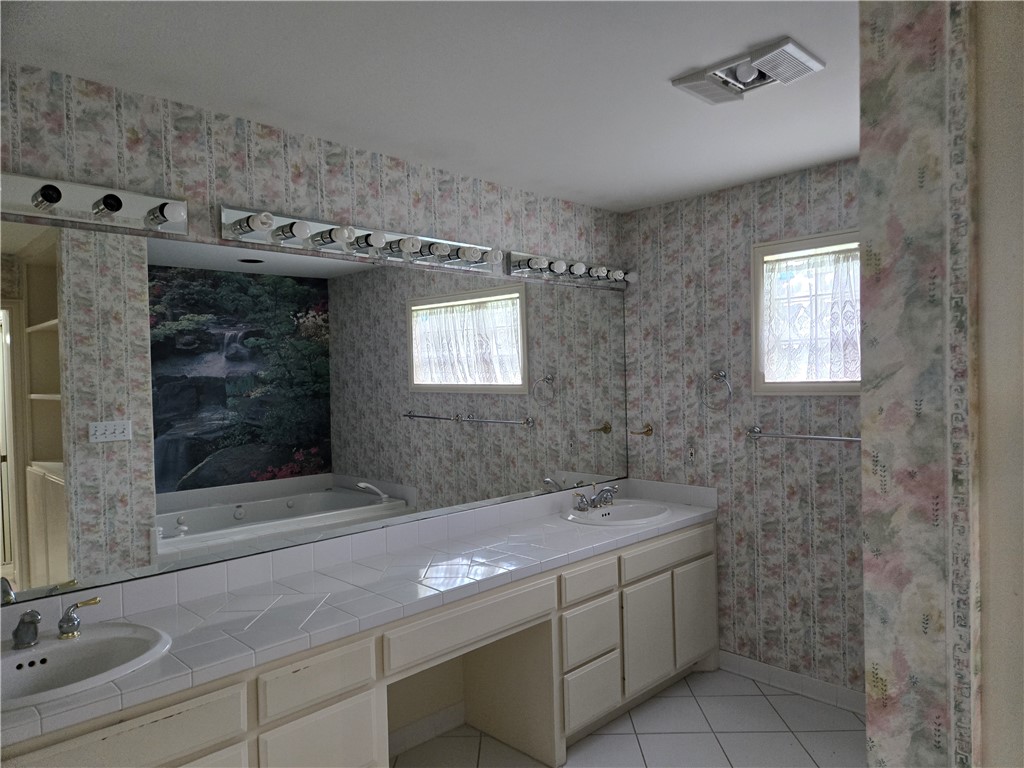 1508 Morningside Drive Alice, TX 78332 - Photo 8 of 12 a bathroom with a sink and a mirror