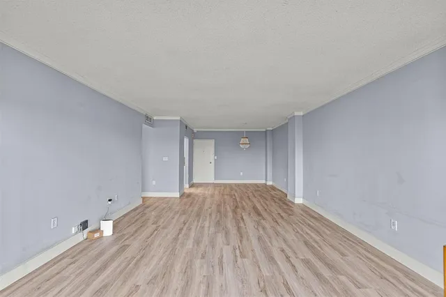 $389,000 | 500 Bayview Drive, Unit 2023, Sunny Isles Beach, FL 33160