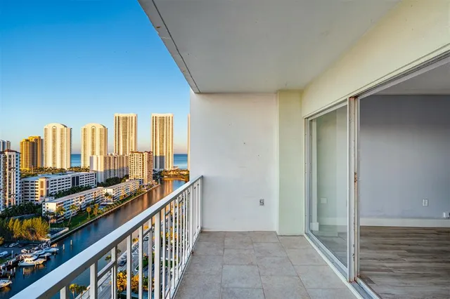 $389,000 | 500 Bayview Drive, Unit 2023, Sunny Isles Beach, FL 33160