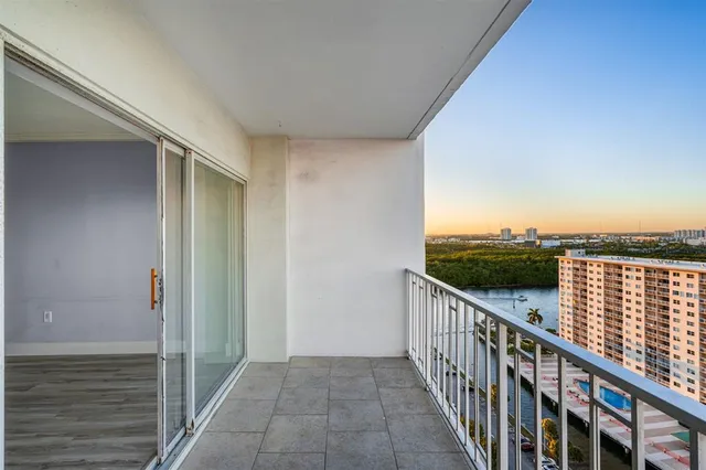$389,000 | 500 Bayview Drive, Unit 2023, Sunny Isles Beach, FL 33160