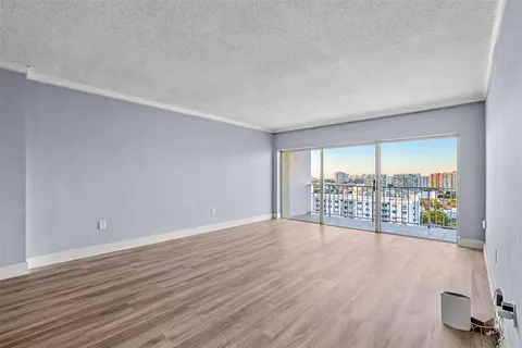 $389,000 | 500 Bayview Drive, Unit 2023, Sunny Isles Beach, FL 33160